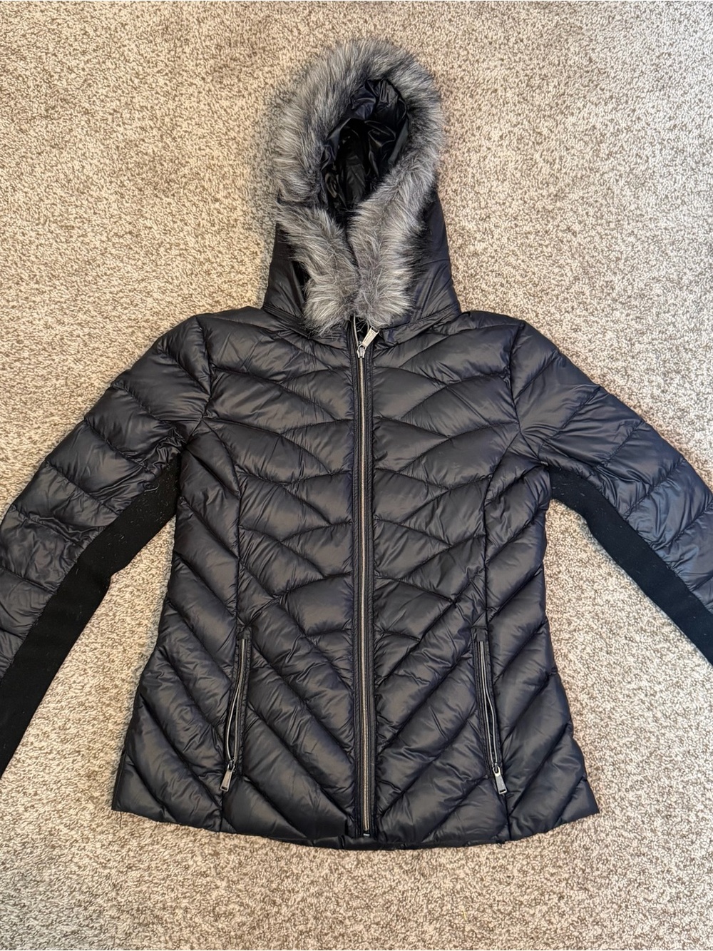 BCBGeneration Ultra Light Weight Packable Down Puffer Jacket Faux Fur Hood